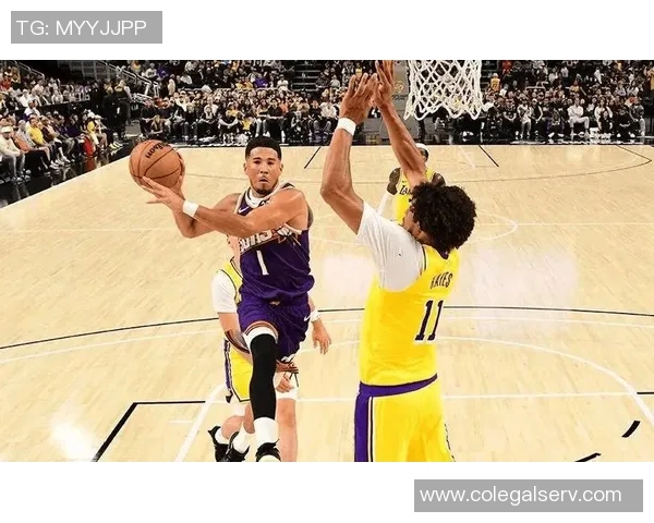 格雷森阿伦称赞布克传球能力称自己会积极跑位配合突破