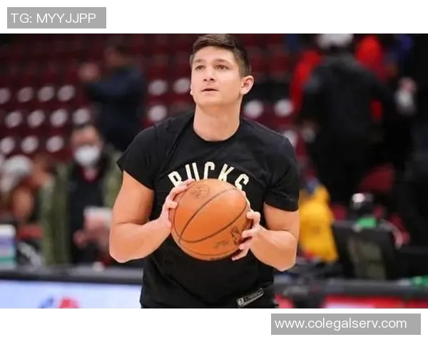 格雷森阿伦称赞布克传球能力称自己会积极跑位配合突破