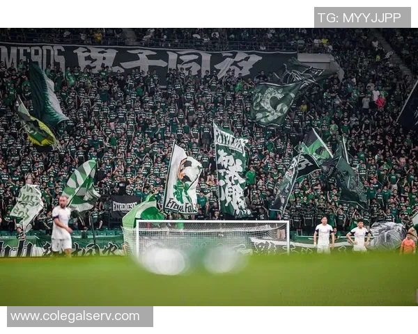 冬训季节北京国安新帅汉斯与罗德里戈携手出征球迷热情分享照片 冬训季节北京国安新帅汉斯与罗德里戈携手出征球迷热情分享照片