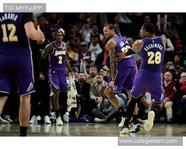 詹姆斯最后一攻前询问雷迪克暂停建议雷迪克果断选择直接进攻策略 詹姆斯最后一攻前询问雷迪克暂停建议雷迪克果断选择直接进攻策略